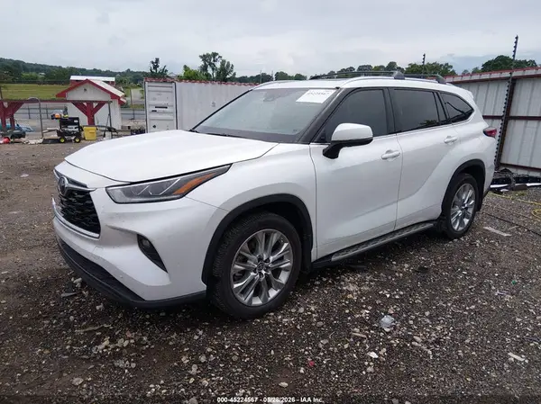 5TDYZRAH9NS106890 2022 TOYOTA HIGHLANDER - Image 2