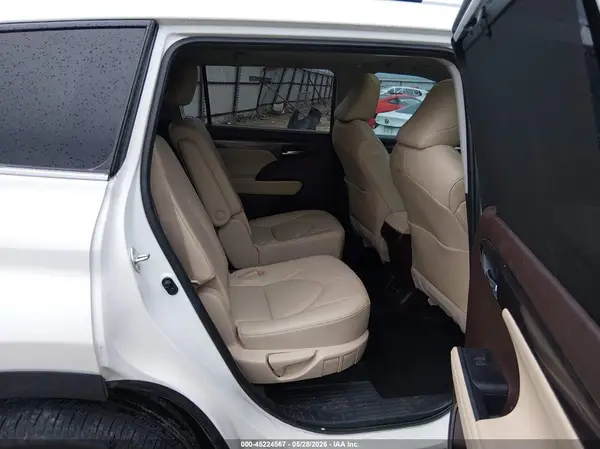 5TDYZRAH9NS106890 2022 TOYOTA HIGHLANDER - Image 8