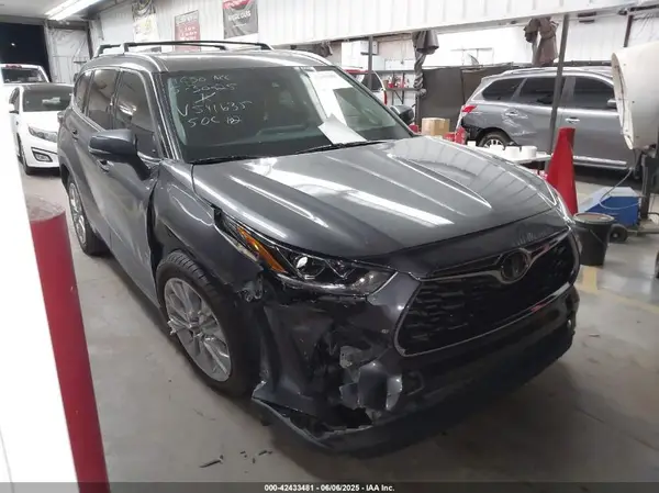 5TDYZRAH9NS541635 2022 TOYOTA HIGHLANDER - Image 1