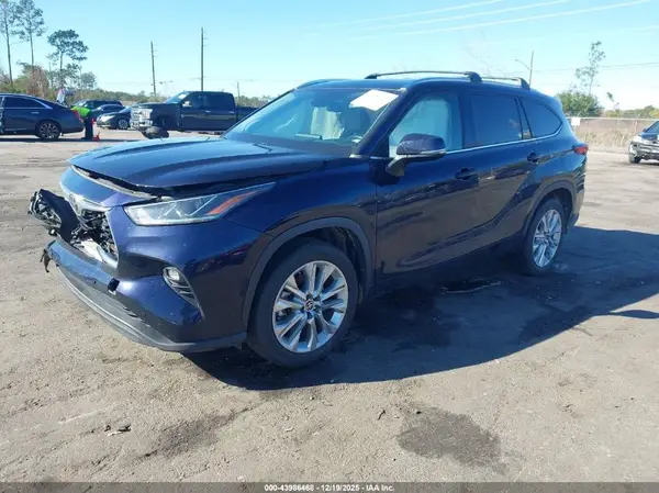 5TDYZRAH9NS541750 2022 TOYOTA HIGHLANDER - Image 2