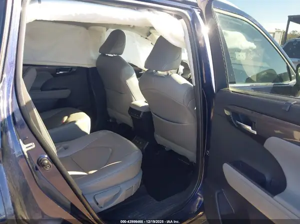 5TDYZRAH9NS541750 2022 TOYOTA HIGHLANDER - Image 8