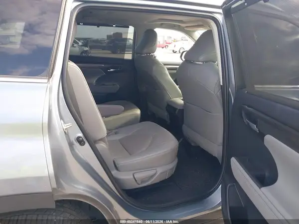 5TDYZRAHXMS083442 2021 TOYOTA HIGHLANDER - Image 8