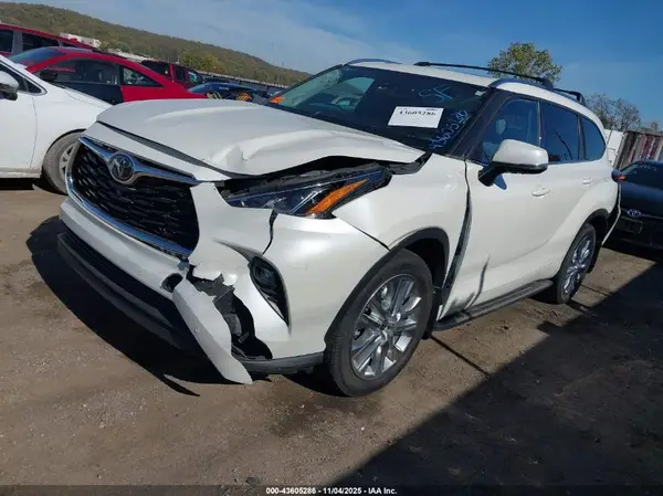 5TDYZRAHXMS524616 2021 TOYOTA HIGHLANDER - Image 2
