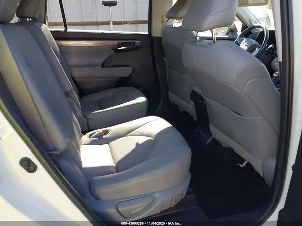 5TDYZRAHXMS524616 2021 TOYOTA HIGHLANDER - Image 8