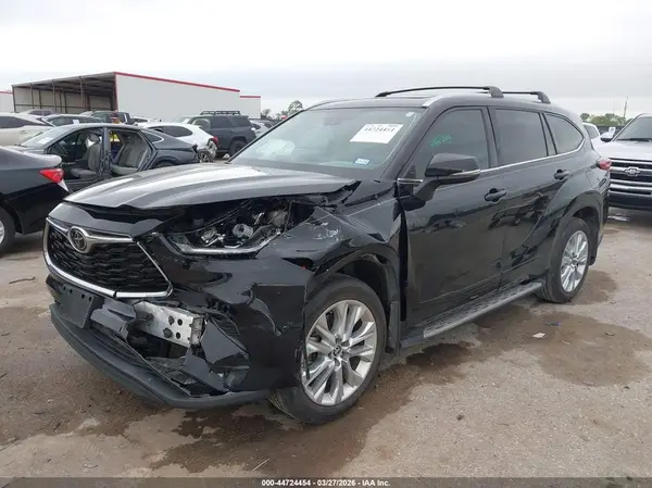 5TDYZRAHXMS535776 2021 TOYOTA HIGHLANDER - Image 2