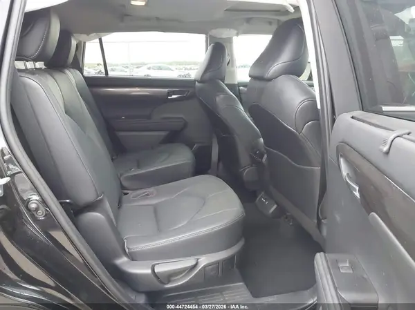 5TDYZRAHXMS535776 2021 TOYOTA HIGHLANDER - Image 8
