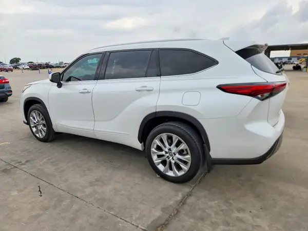 5TDYZRAHXNS094958 2022 TOYOTA HIGHLANDER - Image 2