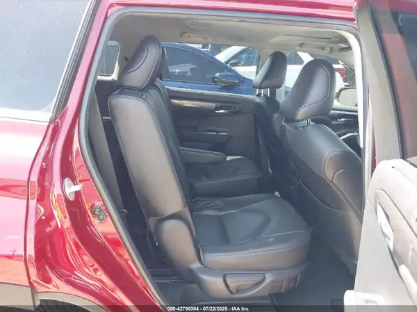 5TDYZRAHXNS542308 2022 TOYOTA HIGHLANDER - Image 8
