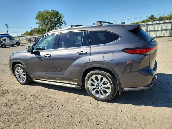 5TDYZRAHXNS547184 2022 TOYOTA HIGHLANDER - Image 2
