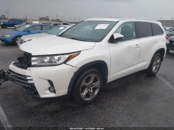 5TDYZRFH0HS189090 2017 TOYOTA HIGHLANDER - Image 2