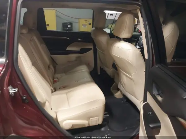 5TDYZRFH0HS195651 2017 TOYOTA HIGHLANDER - Image 8