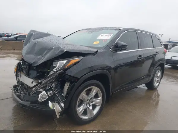 5TDYZRFH0HS197285 2017 TOYOTA HIGHLANDER - Image 2