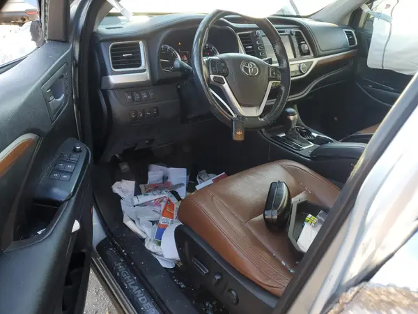 5TDYZRFH0HS200668 2017 TOYOTA HIGHLANDER - Image 8