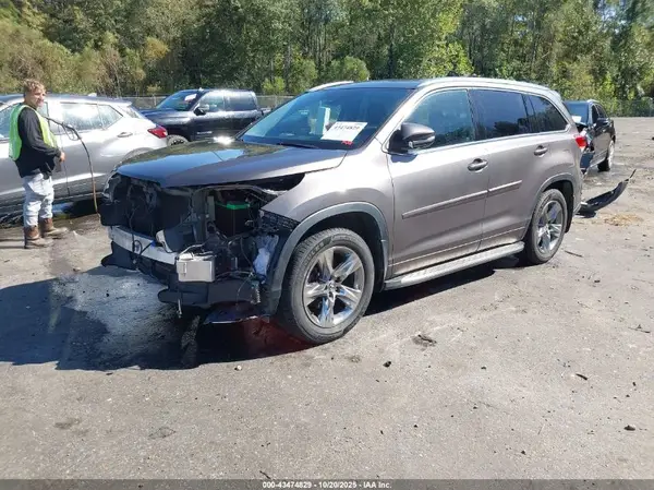 5TDYZRFH0HS200718 2017 TOYOTA HIGHLANDER - Image 2