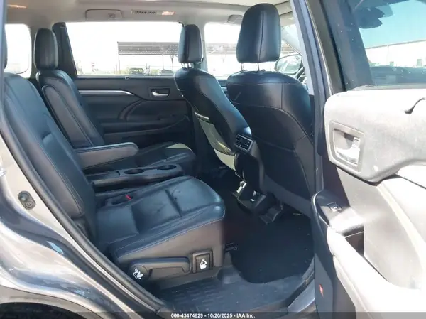 5TDYZRFH0HS200718 2017 TOYOTA HIGHLANDER - Image 8