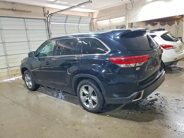5TDYZRFH0HS205949 2017 TOYOTA HIGHLANDER - Image 2