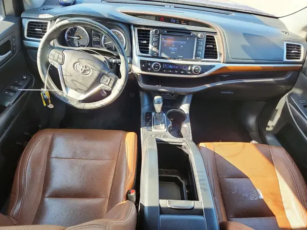 5TDYZRFH0HS216207 2017 TOYOTA HIGHLANDER - Image 8