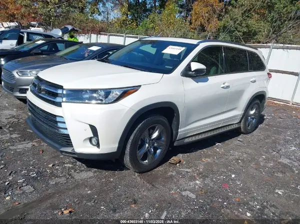 5TDYZRFH0HS229538 2017 TOYOTA HIGHLANDER - Image 2