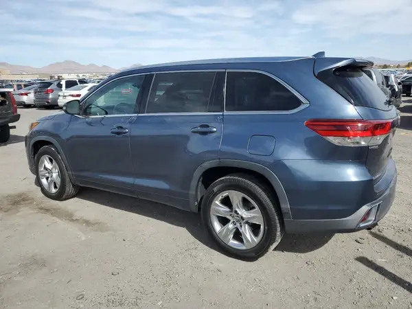 5TDYZRFH0JS237385 2018 TOYOTA HIGHLANDER - Image 2