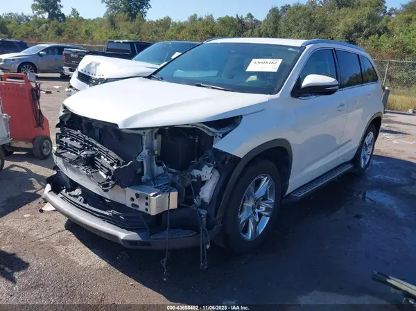 5TDYZRFH0JS251383 2018 TOYOTA HIGHLANDER - Image 2