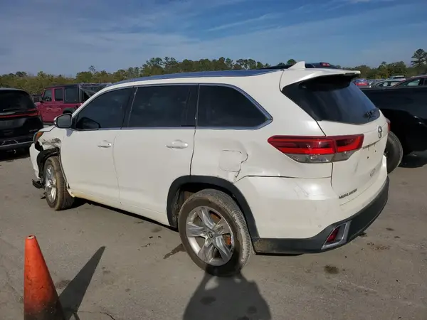 5TDYZRFH0JS258348 2018 TOYOTA HIGHLANDER - Image 2