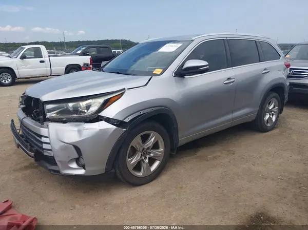 5TDYZRFH0JS273643 2018 TOYOTA HIGHLANDER - Image 2