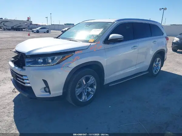 5TDYZRFH0JS281323 2018 TOYOTA HIGHLANDER - Image 2