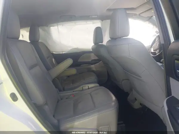 5TDYZRFH0KS305637 2019 TOYOTA HIGHLANDER - Image 8