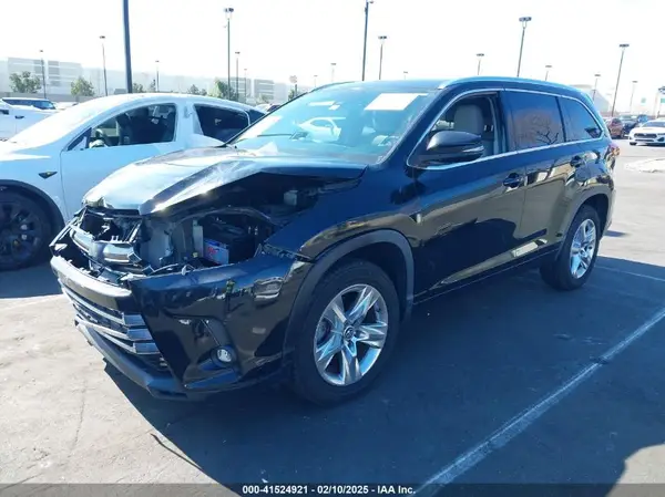 5TDYZRFH0KS305699 2019 TOYOTA HIGHLANDER - Image 2