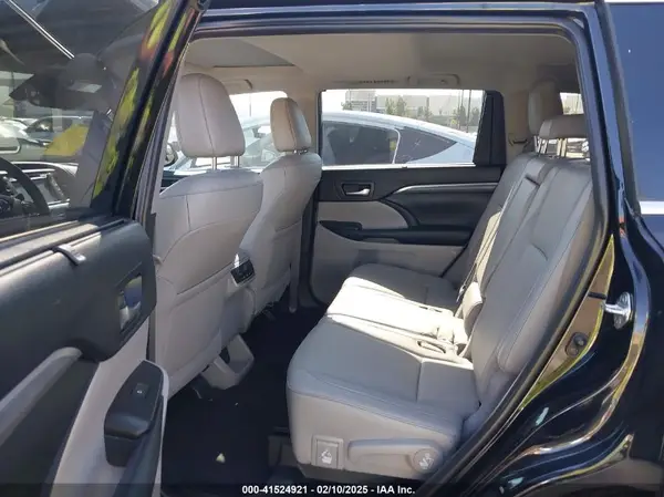 5TDYZRFH0KS305699 2019 TOYOTA HIGHLANDER - Image 8