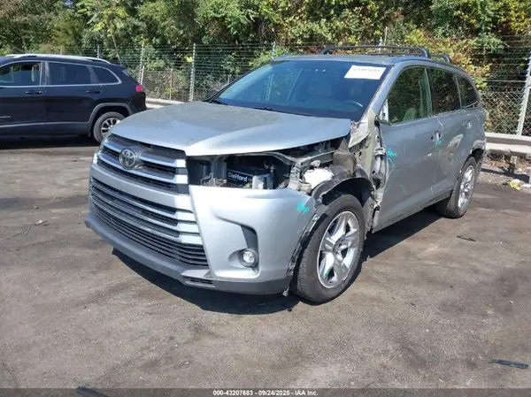 5TDYZRFH0KS333096 2019 TOYOTA HIGHLANDER - Image 2
