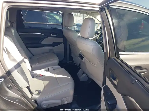 5TDYZRFH0KS337990 2019 TOYOTA HIGHLANDER - Image 8