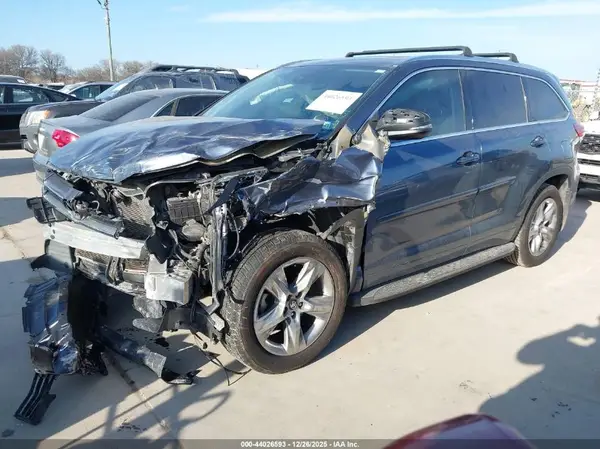 5TDYZRFH0KS340758 2019 TOYOTA HIGHLANDER - Image 2