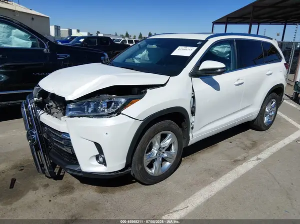 5TDYZRFH0KS348018 2019 TOYOTA HIGHLANDER - Image 2
