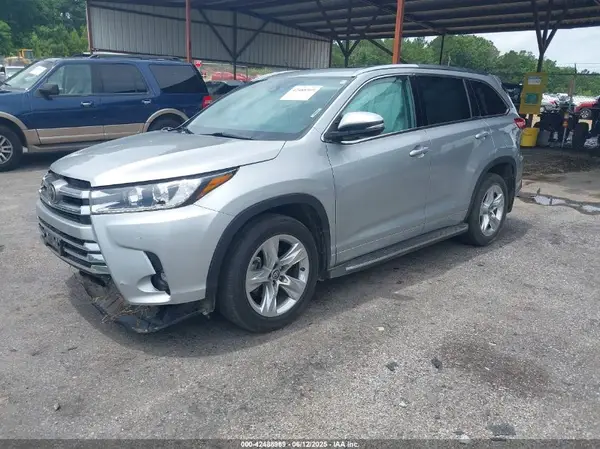 5TDYZRFH0KS353784 2019 TOYOTA HIGHLANDER - Image 2