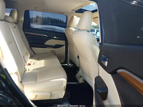 5TDYZRFH1HS201781 2017 TOYOTA HIGHLANDER - Image 8