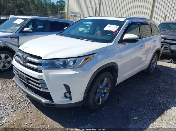 5TDYZRFH1HS204096 2017 TOYOTA HIGHLANDER - Image 2