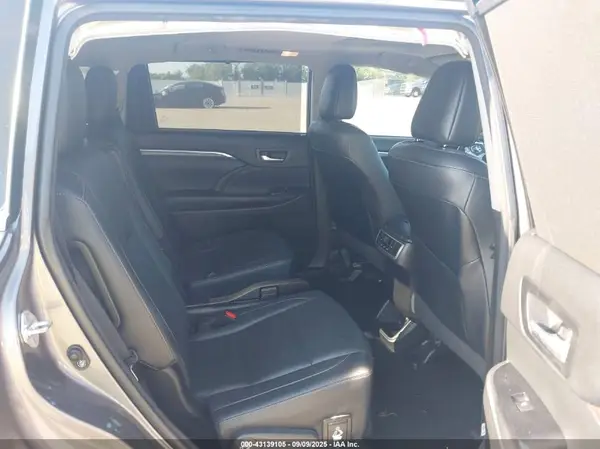 5TDYZRFH1HS227054 2017 TOYOTA HIGHLANDER - Image 8