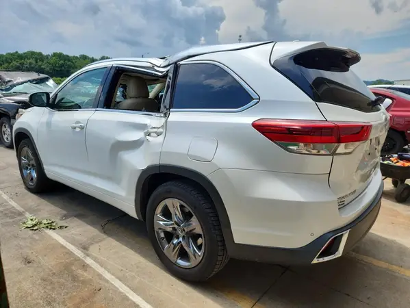 5TDYZRFH1HS227670 2017 TOYOTA HIGHLANDER - Image 2