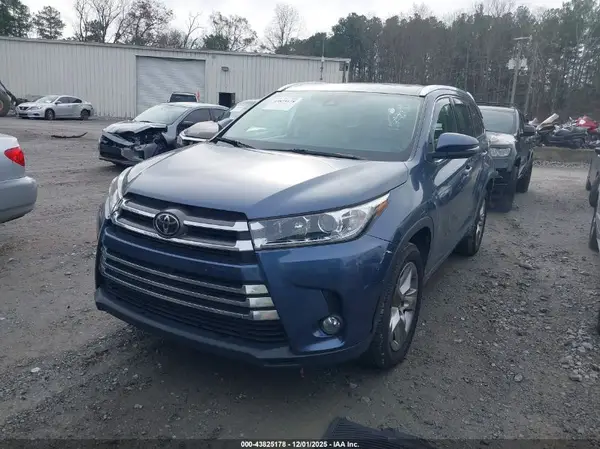 5TDYZRFH1JS238884 2018 TOYOTA HIGHLANDER - Image 2