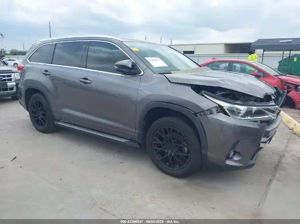 5TDYZRFH1JS256186 2018 TOYOTA HIGHLANDER - Image 1