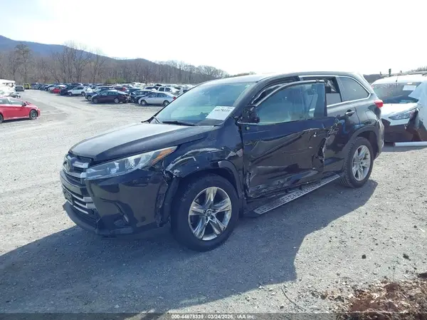 5TDYZRFH1JS265406 2018 TOYOTA HIGHLANDER - Image 2