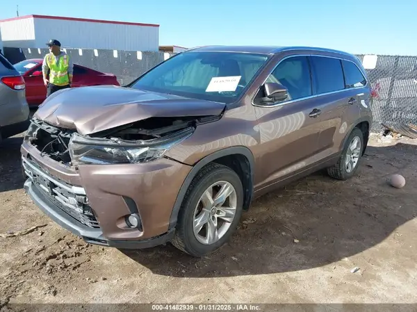 5TDYZRFH1JS277376 2018 TOYOTA HIGHLANDER - Image 2
