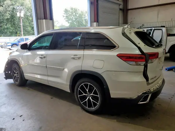 5TDYZRFH1JS279032 2018 TOYOTA HIGHLANDER - Image 2