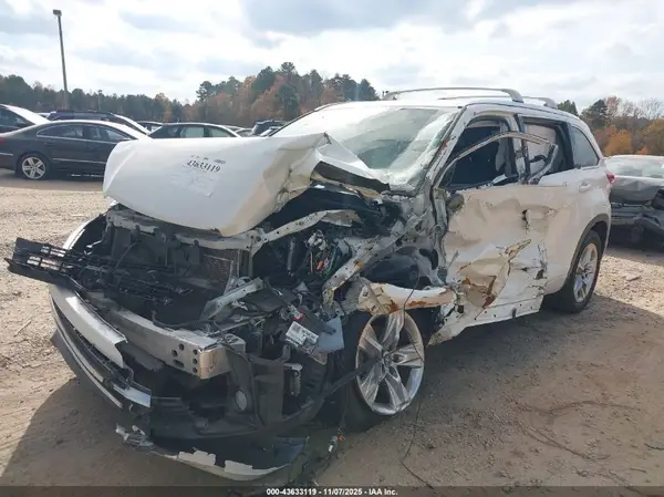 5TDYZRFH1JS283288 2018 TOYOTA HIGHLANDER - Image 2