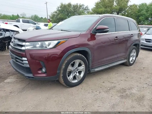 5TDYZRFH1KS299928 2019 TOYOTA HIGHLANDER - Image 2