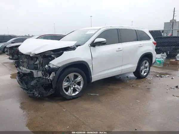 5TDYZRFH1KS340705 2019 TOYOTA HIGHLANDER - Image 2