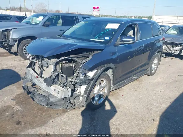 5TDYZRFH1KS340753 2019 TOYOTA HIGHLANDER - Image 2