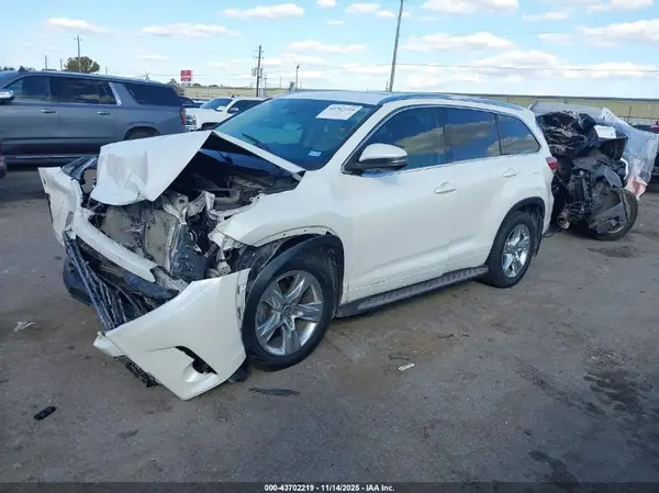 5TDYZRFH1KS357956 2019 TOYOTA HIGHLANDER - Image 2