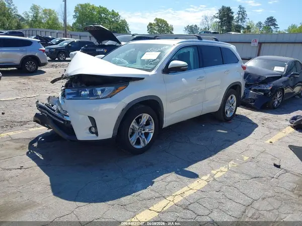 5TDYZRFH1KS358590 2019 TOYOTA HIGHLANDER - Image 2
